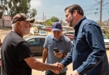 Ismael Burgueño acerca a vecinos de Ensenada los avances de la 4T y refuerza respaldo al proyecto nacional